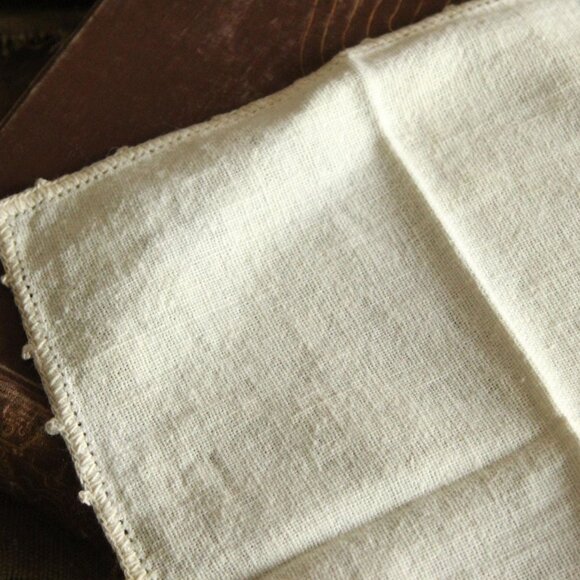 Vintage 1950s Napkin, Ivory Linen Embroidered with Cherries Doily - Picture 7 of 13